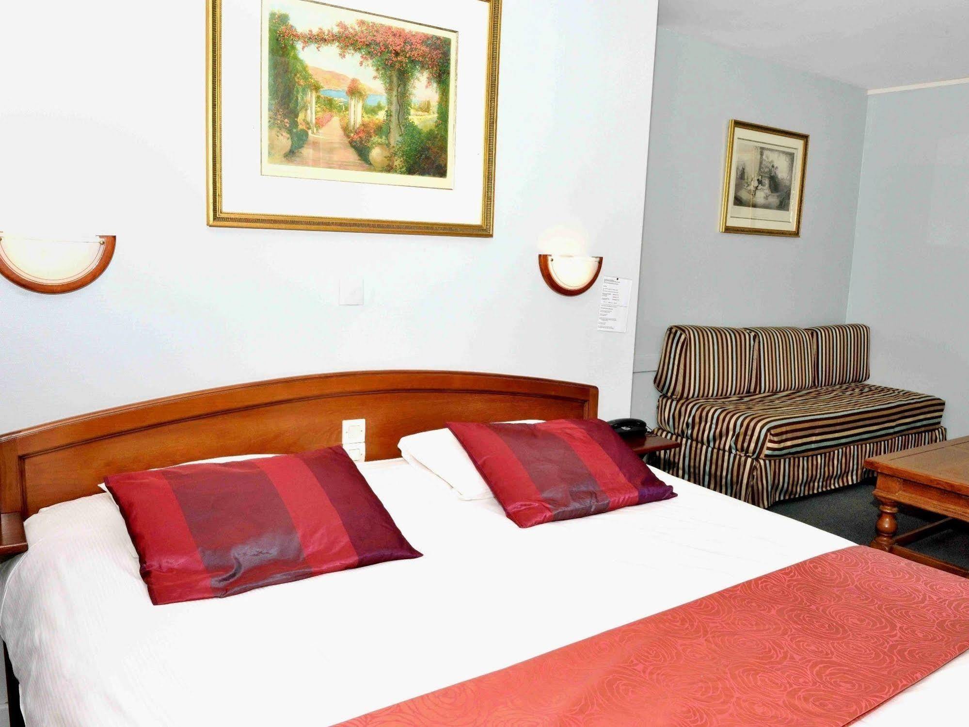 Hotel Logis & Restaurant - Les Hauts De Montreuil Montreuil (Pas-de-Calais)