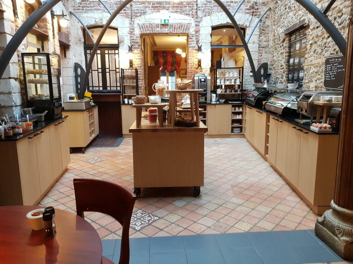 Logis & Restaurant - Les Hauts De Montreuil 3*